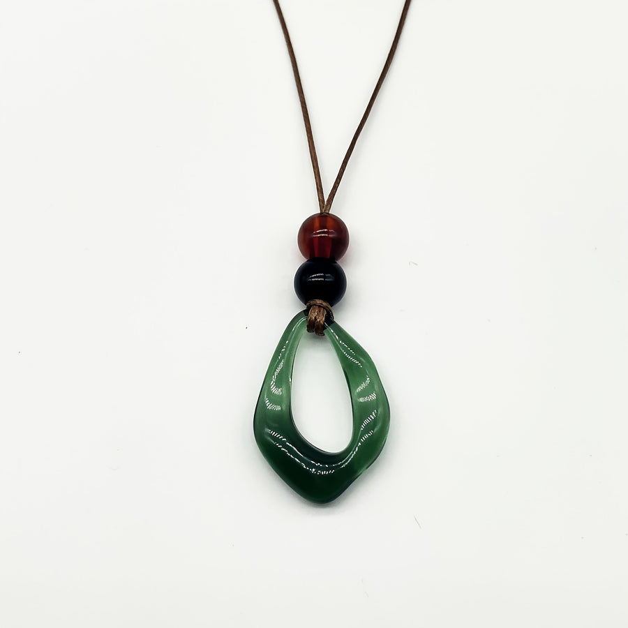Vintage Irregular Shaped Teardrop Resin Pendant Necklace