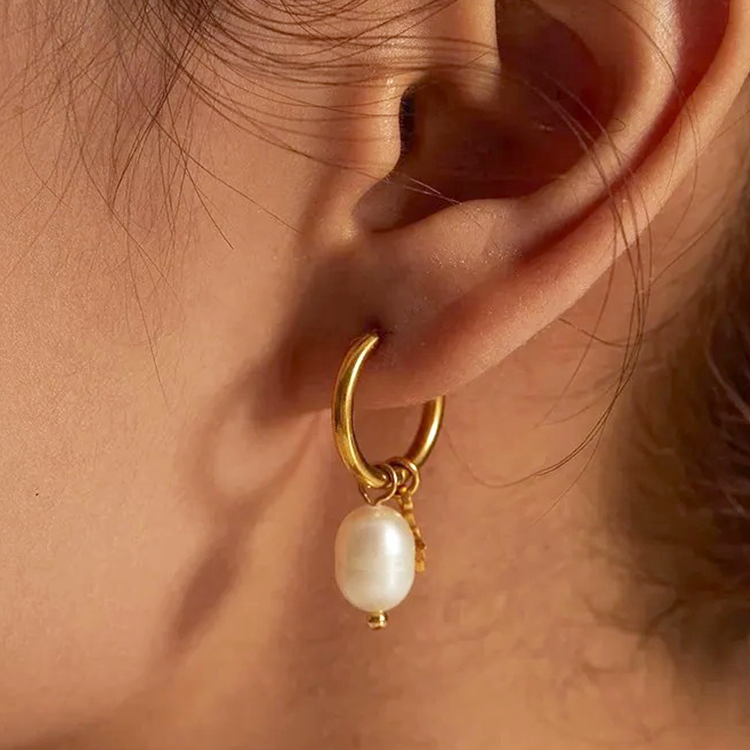 Silke Freshwater Pearl Star Earrings Gold